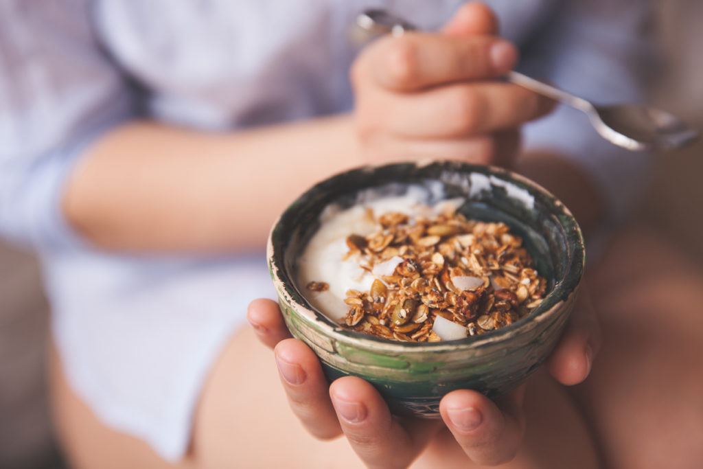 7 redenen waarom yoghurt (opnieuw) opnemen in je ontbijt een goed idee is