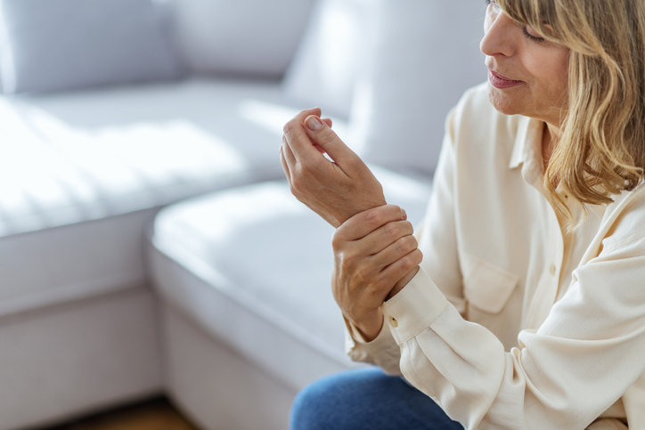Elke dag pijn: de expert legt de zes bekendste vormen van reuma uit + of en hoe je ze kunt behandelen