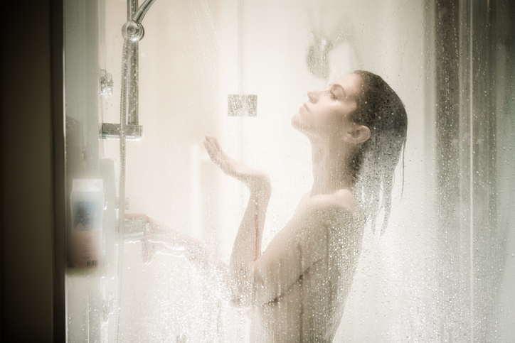 Bewezen: minder douchen is beter voor je