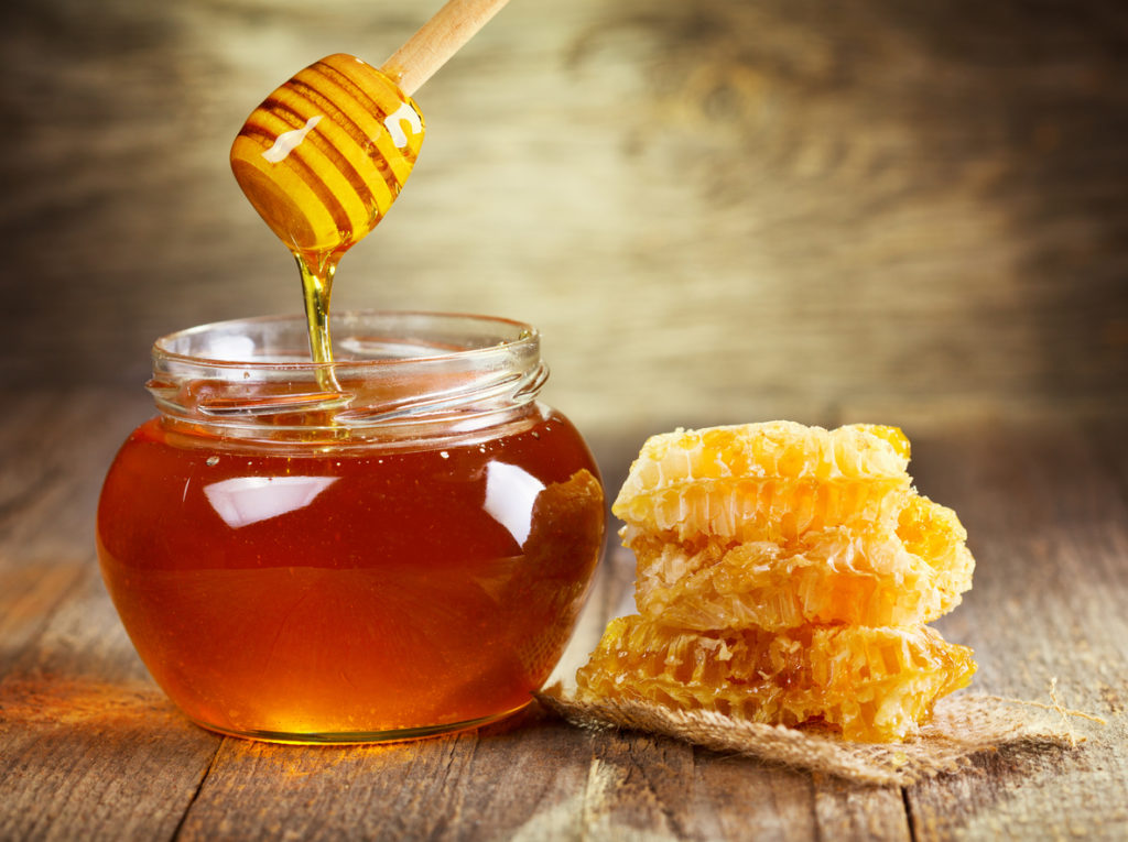 Helpt honing echt tegen (acuut) hoesten?