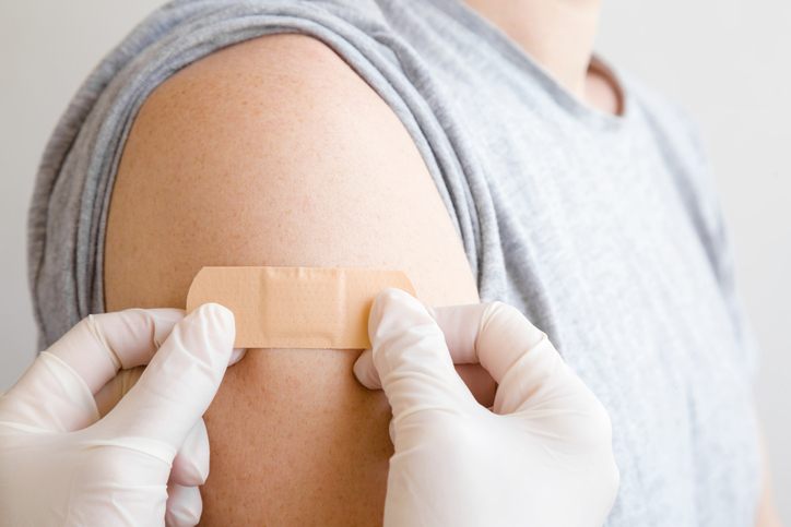 Steeds meer gevaccineerde mensen zullen nu onvermijdelijk besmet raken. Maar geen paniek. Dit is waarom