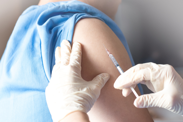 Dit is volgens een Duits bloedexpert de precieze reden waarom sommige Covid-vaccins bloedklonters veroorzaken