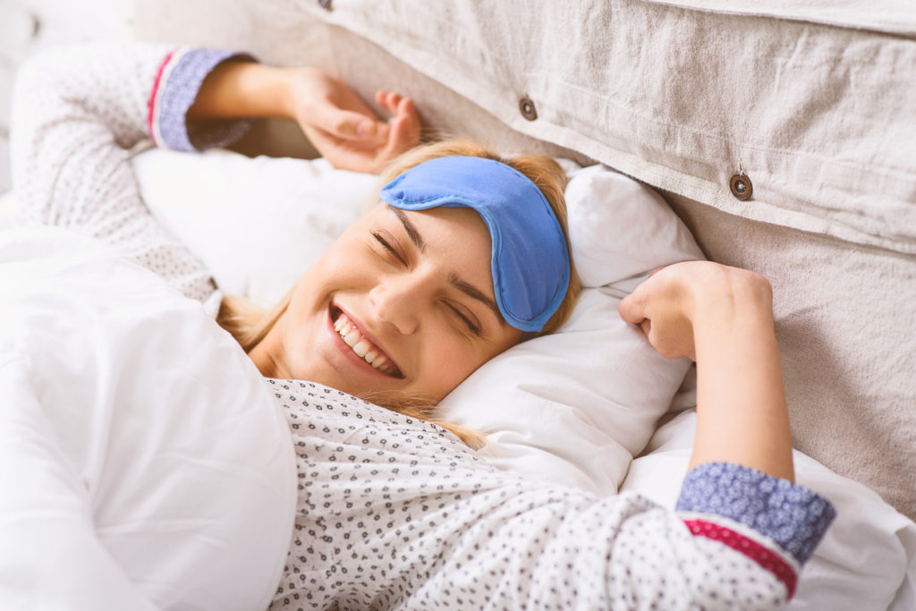 Naakt slapen, in ondergoed of in pyjama: wat is het gezondst?