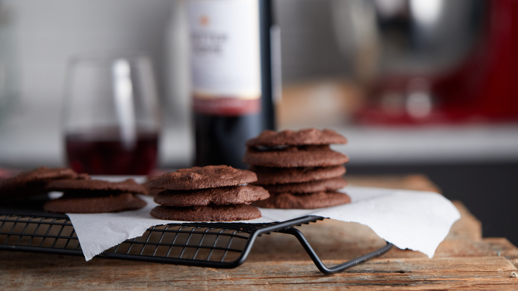 RECEPT Rode wijn over? Gebruik ‘m om deze koekjes mee te bakken!