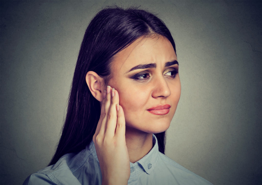 Tinnitus (oorsuizen): symptomen, oorzaken en behandeling