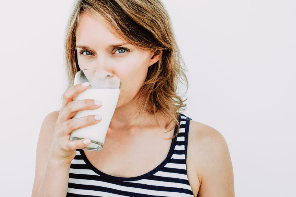 Voedingsstoffen Melk: Calorieën, koolhydraten & gezondheidsvoordelen